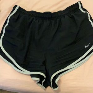 N I K E SHORTS
